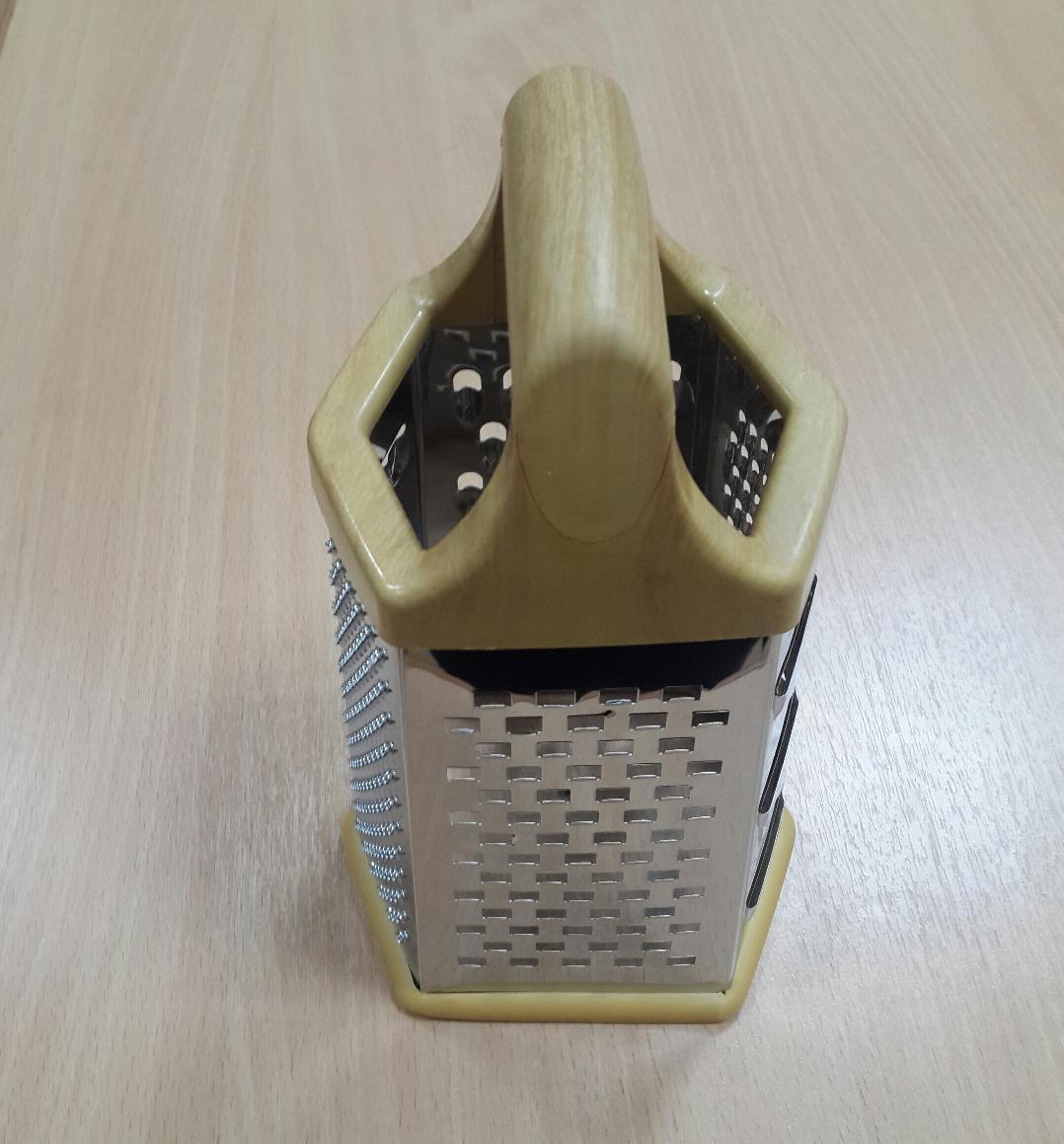 Терка 6 гранная с  деревянной ручкой, маленькая F-100 (100шт)