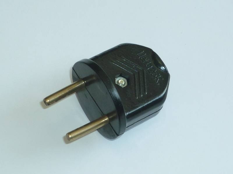 Вилка электрическая карболитовая AH-V-08 (800шт)